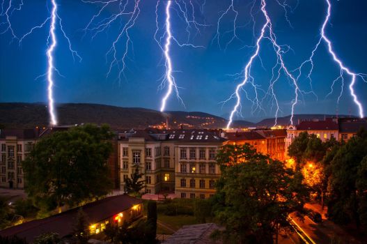Knihu bouří objednávejte v KNIHCENTRUM.CZ
